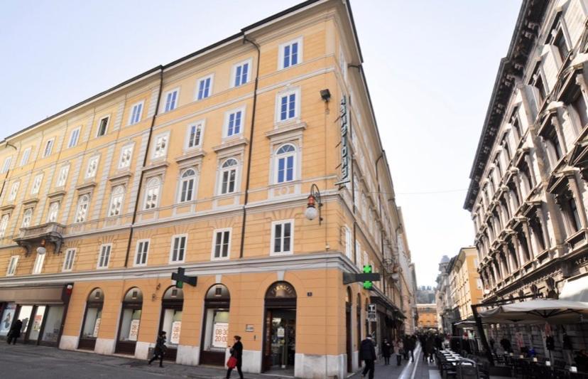 Hotel Centrale Trieste Esterno foto