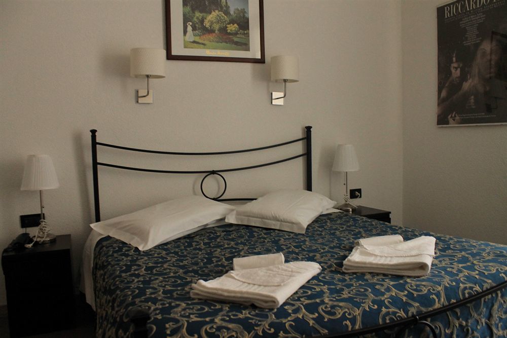 Hotel Centrale Trieste Esterno foto
