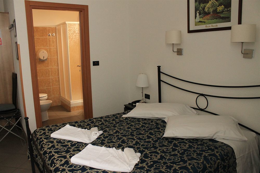 Hotel Centrale Trieste Esterno foto