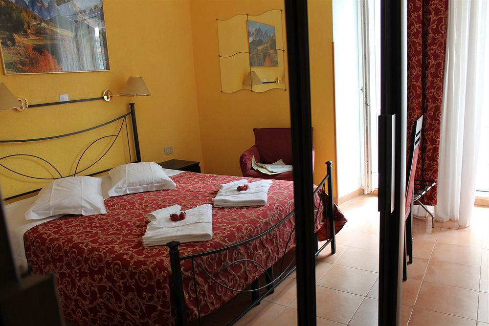 Hotel Centrale Trieste Esterno foto