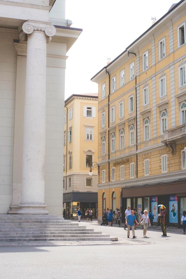 Hotel Centrale Trieste Esterno foto